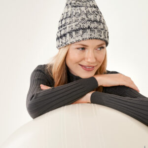 Opskrift strikket hue i Meilenweit 6-fach på dansk sendes som PDF